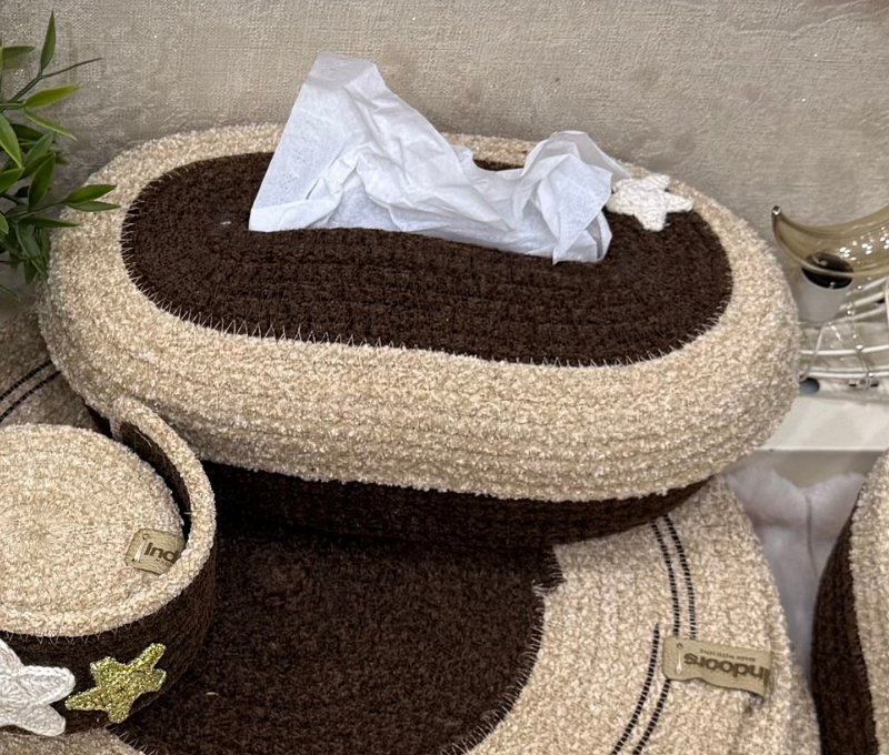 علبة مناديل قطيفة