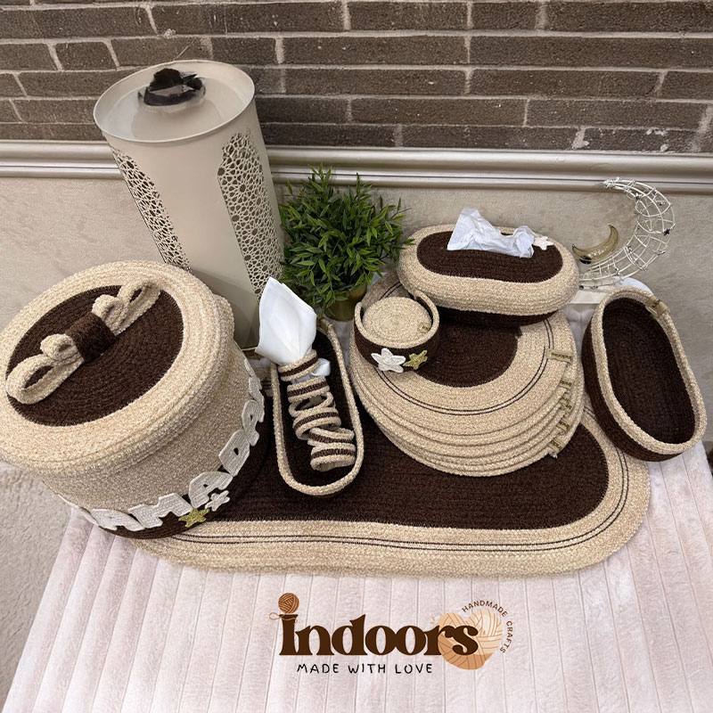 علبة مناديل قطيفة